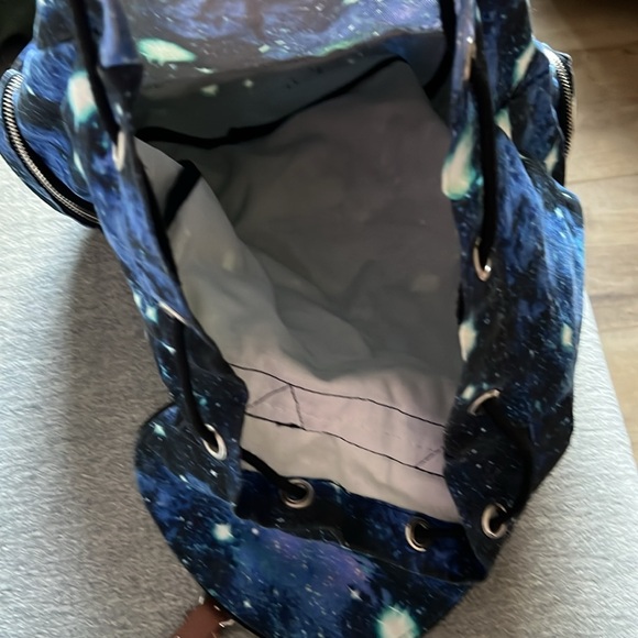 Pink/VS backpack in very good condition - Picture 3 of 4